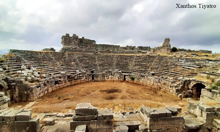 Likya bölgesindeki Xanthos tiyatrosu – Roma döneminde gladyatör oyunları ve halk gösterilerinin düzenlendiği antik tiyatro