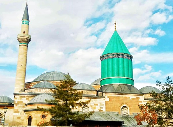 Mevlana Müzesi’nin Kubbe-i Hadra’sı ve minaresi, Konya.