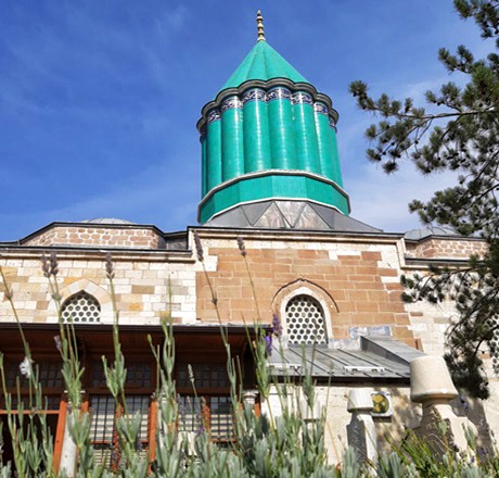 Mevlana Müzesi Kubbe-i Hadra’sı ve avlu bitkileri, Konya.