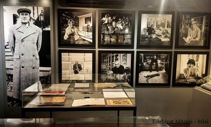 Misi Edebiyat M&uuml;zesi i&ccedil; mekanı ve T&uuml;rk edebiyat&ccedil;ılarının fotoğraf sergisi Bursa