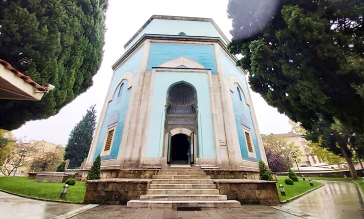 Bursa Yeşil T&uuml;rbe dış cephesi ve turkuaz &ccedil;inili mimari
