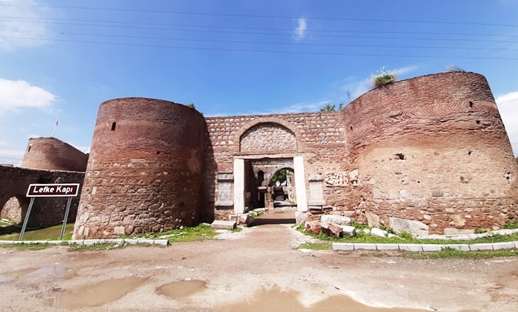 İznik Lefke Kapı surları ve tarihi ana giriş kapısı