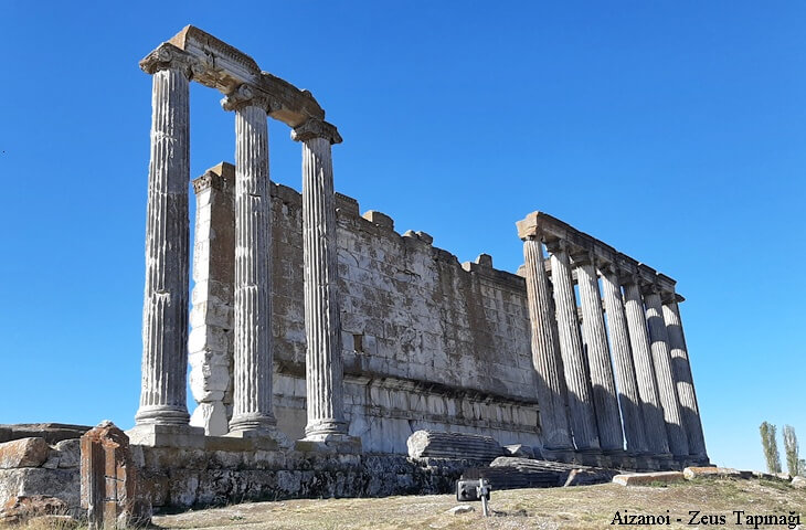 aizanoi zeus tapinagi yan cephe gorunumu, iyi korunmus roma tapinagi ion tarzı sutunlar, kutahya cavdarhisar antik kent