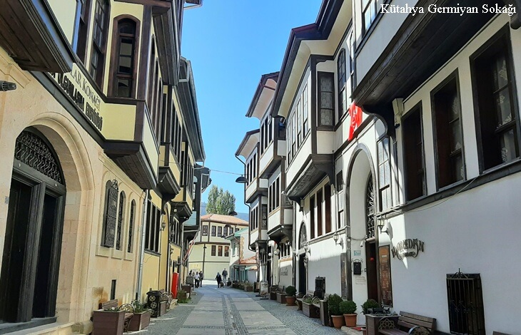 kütahya germiyan sokağı osmanlı evleri, tarihi konaklar, kütahya merkez gezilecek yerler, geleneksel mimarili sokak