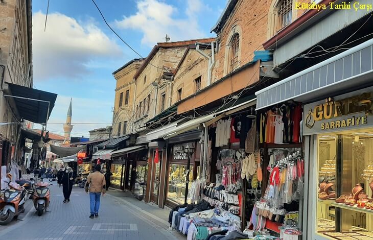 kütahya tarihi çarşı sokakları, osmanlı döneminden kalma dükkanlar, kütahya alışveriş noktaları, geleneksel çarşı atmosferi