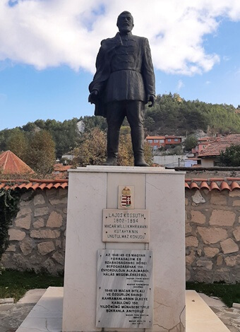 kütahya lajos kossuth anıtı, macar kahramanı lajos kossuth heykeli, tarihî anıt, kütahya macar evi çevresi