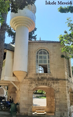 Antalya Kalei&ccedil;i İskele Mescidi &ndash; 1903 tarihli, Osmanlı d&ouml;neminden kalma k&uuml;&ccedil;&uuml;k liman camisi.