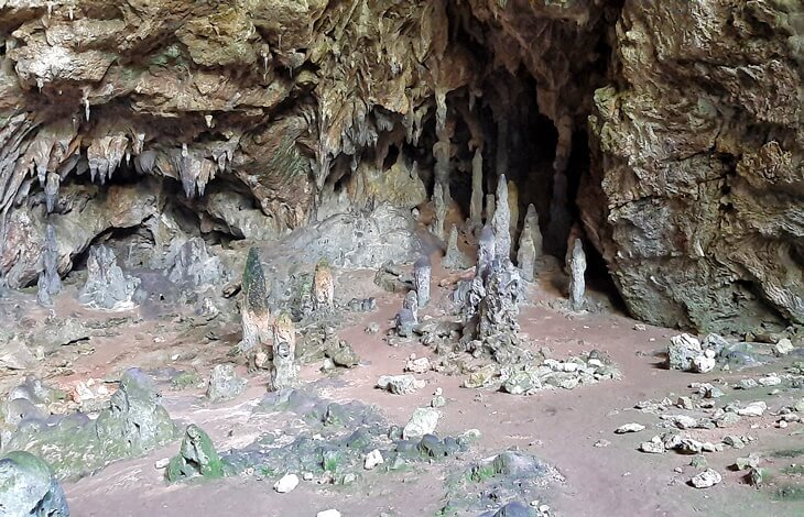Marmaris Cennet Adası&rsquo;ndaki Nimara Mağarası i&ccedil;i ve sarkıt-dikit oluşumları