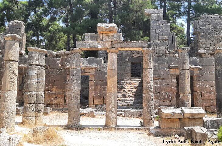 Lyrbe Antik Kenti Agora – sütunlu avlu ve taş mimari kalıntılar