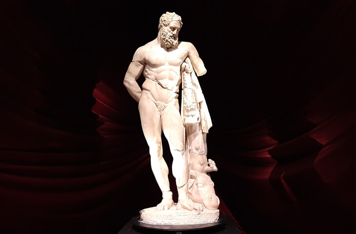 Antalya Müzesi’nde sergilenen Yorgun Herakles heykeli