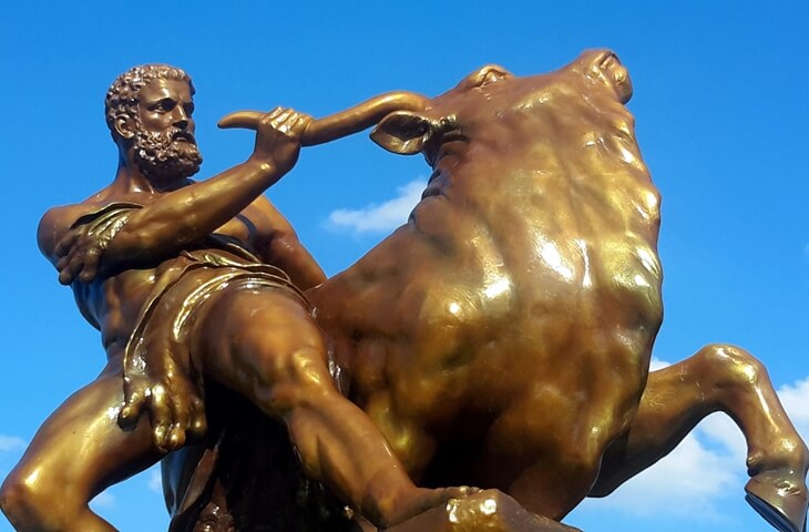 Herakles’in Girit Boğası ile mücadelesini gösteren antik tasvir