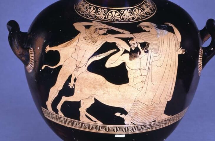Kentaur Nessos’u okla vuran Herakles’in Deianeira’yı kurtardığı sahne