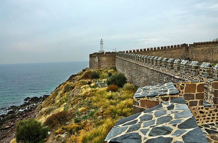 Babakale surları ve deniz feneri, Ege Denizi kıyısında tarihi Osmanlı kalesi &ndash; &Ccedil;anakkale Ayvacık