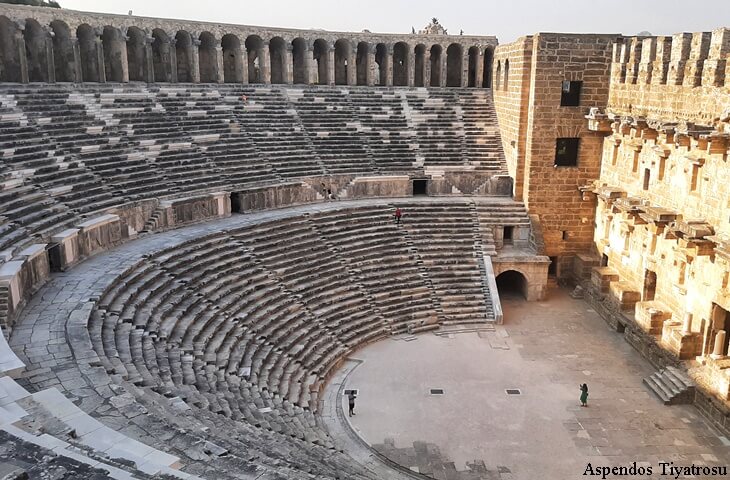 Aspendos Tiyatrosu – Antalya’nın en iyi korunmuş Roma dönemi antik tiyatrosu
