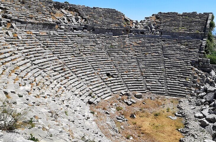 Selge Antik Kenti – Toroslar’ın zirvesinde yer alan antik tiyatronun taş oturma basamakları