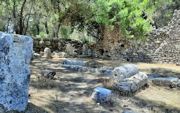 Phaselis Antik Kenti agora kalıntıları