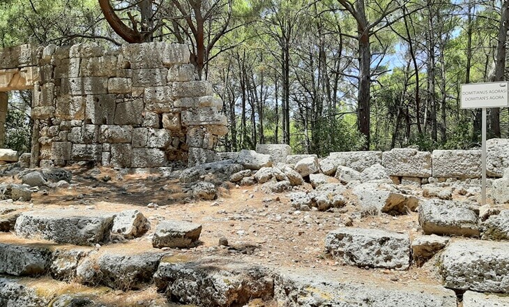 Phaselis Antik Kenti Domitianus Agorası kalıntıları