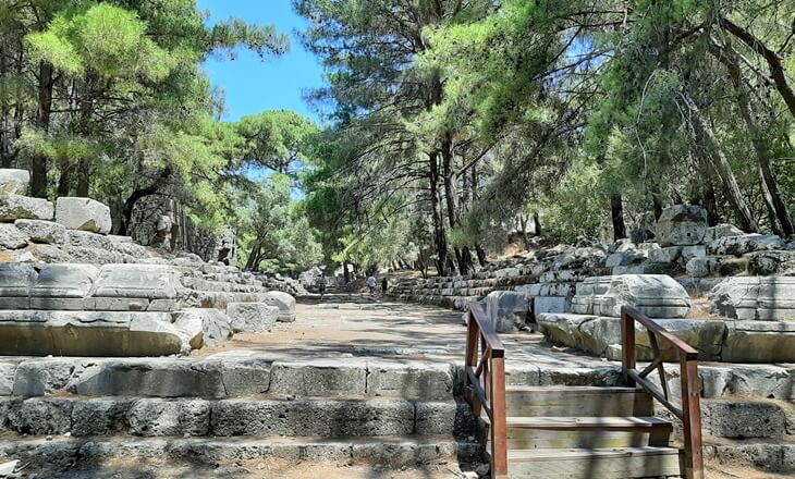Phaselis Antik Kenti Hadrianus Kapısı kalıntıları
