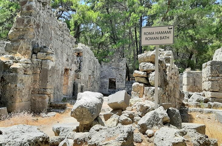 Phaselis Antik Kenti Roma Hamamı kalıntıları