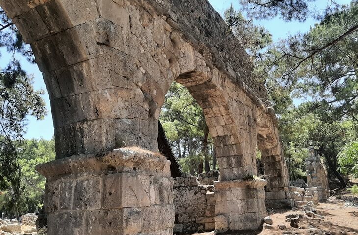 Phaselis Antik Kenti Roma dönemi su kemeri kalıntıları