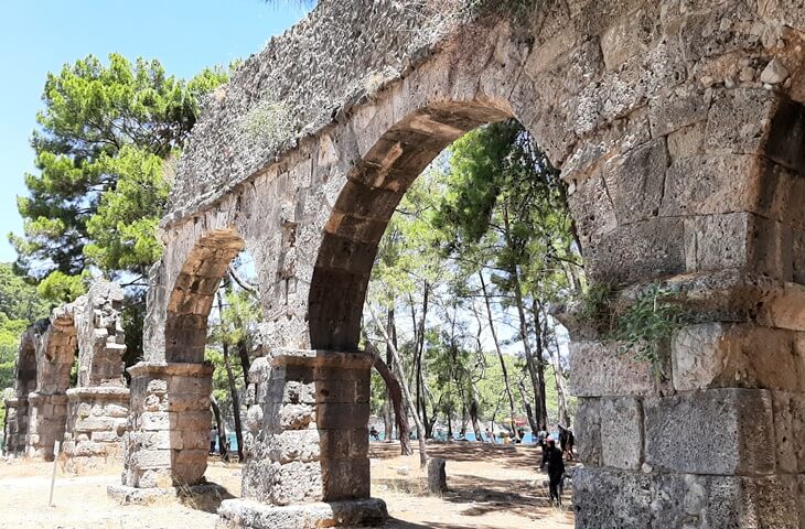 Phaselis Antik Kenti Roma dönemi su kemeri