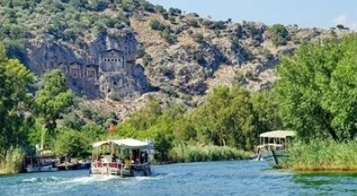 Dalyan Gezi Rehberi: İztuzu Plajı, Kaunos Antik Kenti ve Mavi Yengeçlerin Cenneti