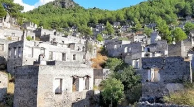 Kayaköy Gezi Rehberi: Terkedilmiş Rum Köyünün Hüzünlü Hikayesi