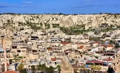 G&ouml;reme&rsquo;de Nerede Kalınır? Konum, Otel Tipleri ve Balon Manzarası Rehberi