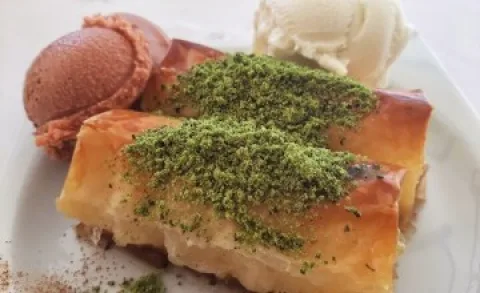 Losta Tatlısı Nedir? Selimiye'nin Meşhur Losta Tatlıcısı
