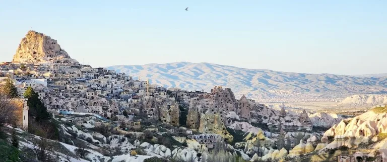 Uçhisar Kalesi: Kapadokya'nın Kayadan Gökdeleni