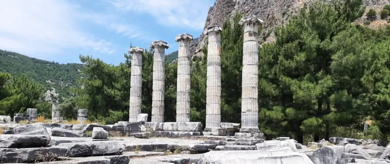 Priene Antik Kenti | Tarihi ve Önemli  Yapıları