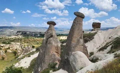 Kapadokya &Uuml;&ccedil; G&uuml;zeller: Oluşumu, Efsanesi ve Bilinmeyenler
