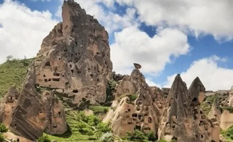U&ccedil;hisar Kalesi: Kapadokya'nın Kayadan G&ouml;kdeleni