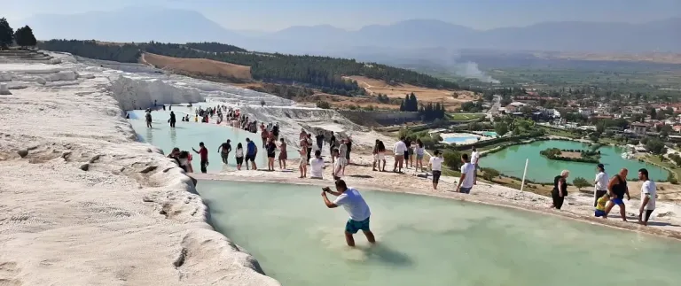 Pamukkale’de Nerede Kalınır? Merkez mi Karahayıt mı? Konaklama Rehberi