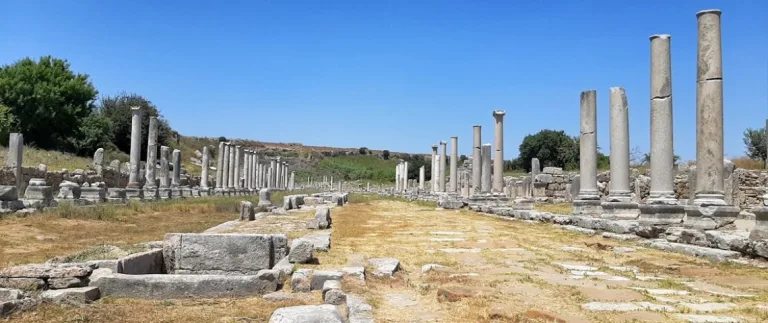 Perge Antik Kenti Rehberi | Tarihi | Özellikleri |Yapıları