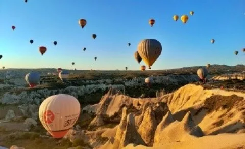 Kapadokya&rsquo;da Yapılacak 16 Unutulmaz Aktivite: Balon Turlarından Vadilere