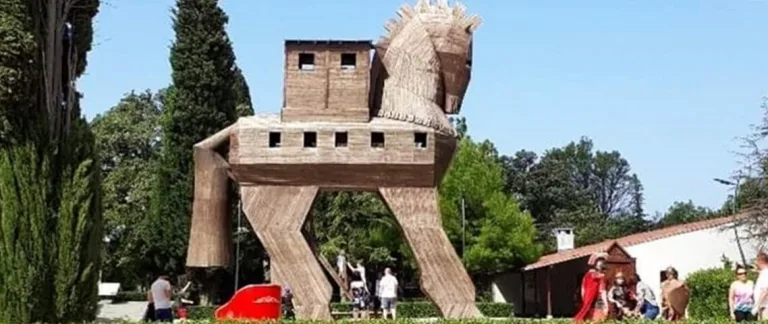 Bir Rehberin Gözünden Troya: Troya Bir Attan İbaret Değildir