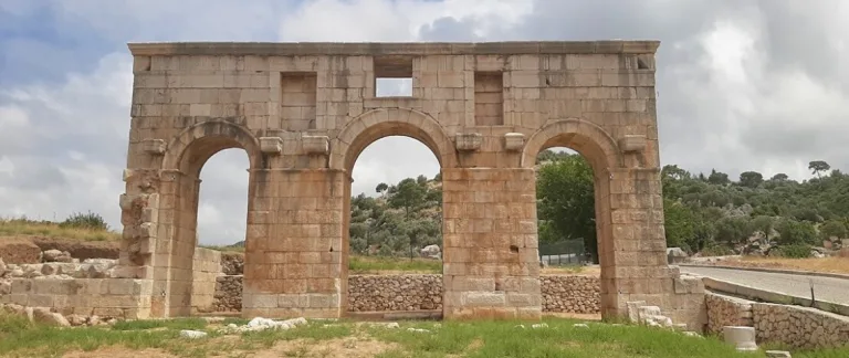 Patara Antik Kenti Rehberi | Patara Yapıları | Patara Plajı