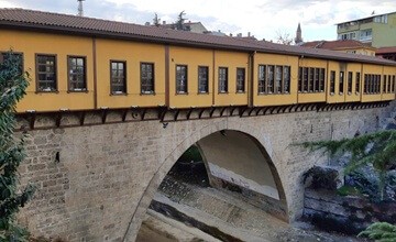 Irgandı Köprüsü: Dünya’nın İlk Çarşılı Köprüsü